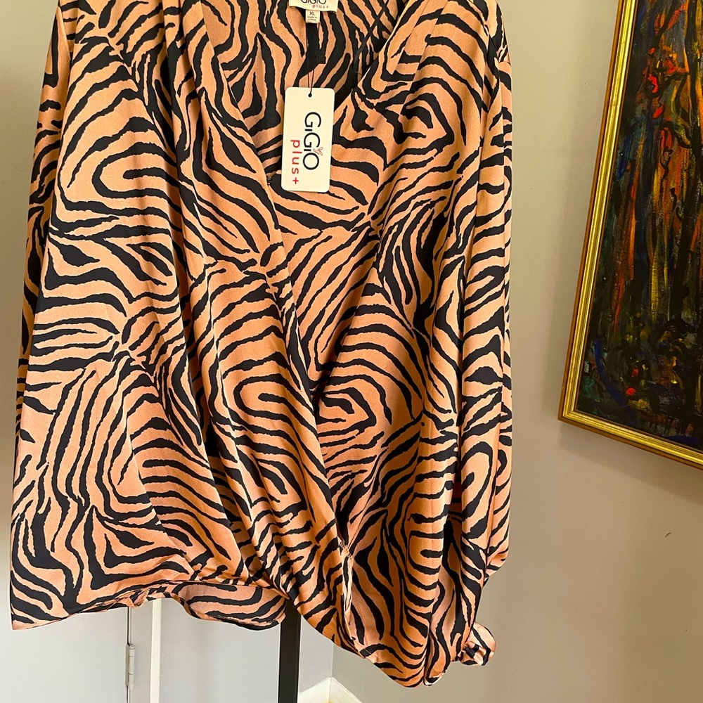 NWT Gigio animal print blouse. Size XL